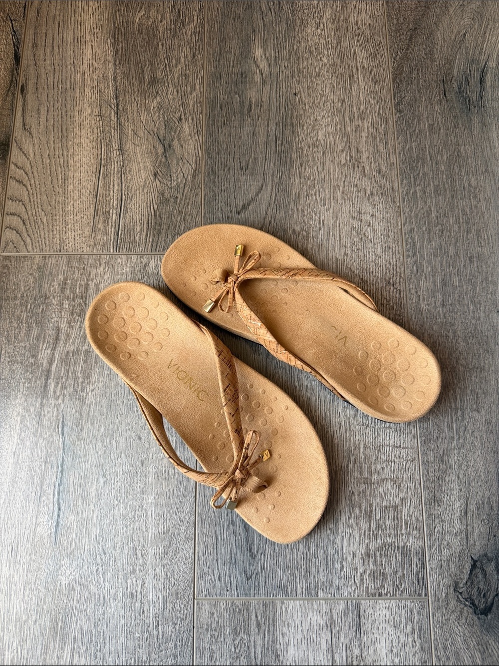 Vionic Tan Bow Thong Sandals with Gold Bead Accents